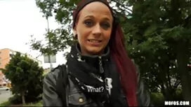 Sie geht zum Empfang ...