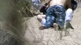 Schwarze Frau auszie ...