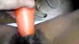 Lächelnde junge Blon ...