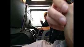 Männer und Frauen sa ...