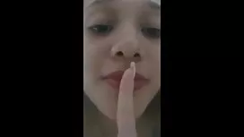 Ein junges Mädchen,  ...