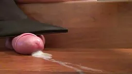 Mama gibt ihrem Mann ...